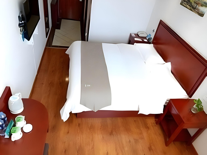 Bedroom 2, Greentree Inn Qinhuangdao Haigang District Railway Station Square Express Hotel, Qinhuangdao