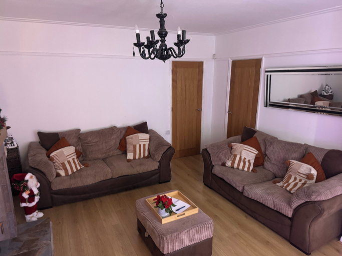 Living area 3, Knotty Ash - 3 Beds - Sleeps 6 - On-site Parking, Knowsley