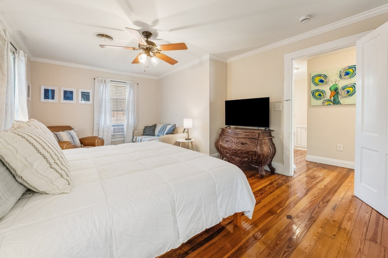Room 3, The Oaks 4 Bedroom Home, Georgetown