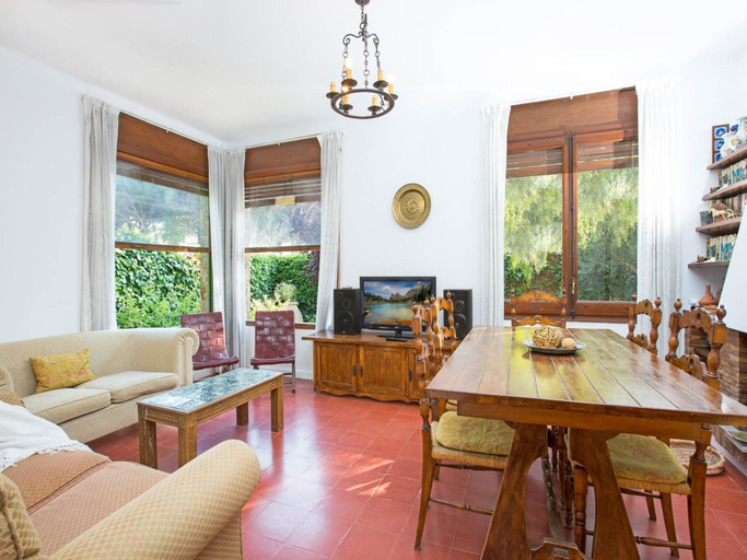 3, Villa with 4 bedroom for 7 people, Girona