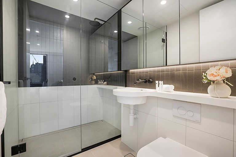Bathroom 2, Modern City Apartment With Stunning CBD Views, Melbourne