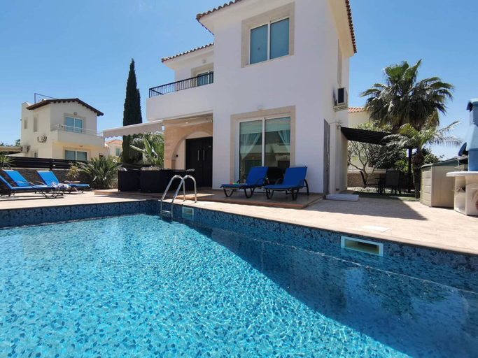 Room 3, Ennazuse - Beautiful 2 Bedroom Villa in Pernera