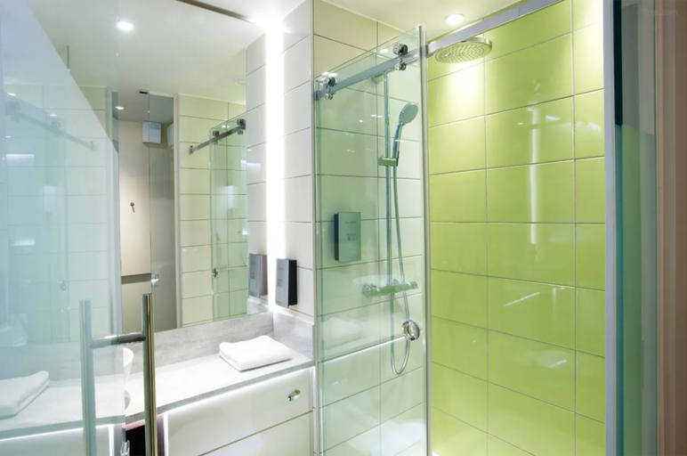 Bathroom 2, hub by Premier Inn London Clerkenwell, London
