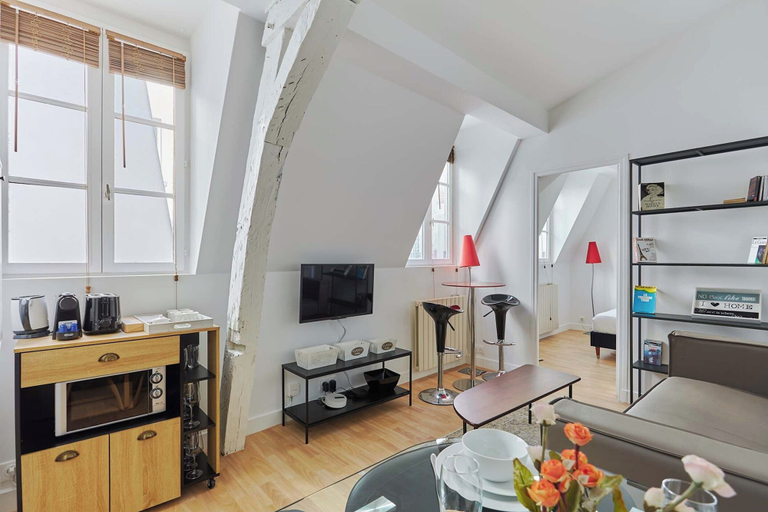 Living area 4, Charming 1 Bedroom Flat Heart of Marais, Paris
