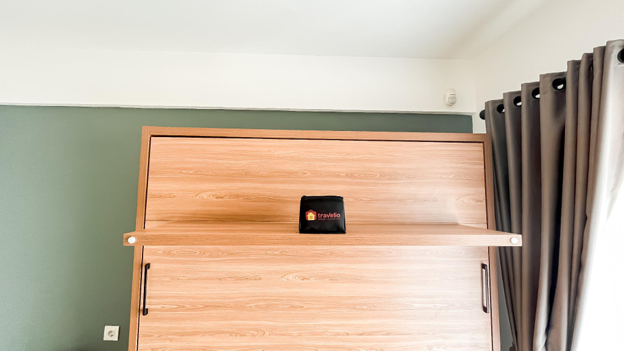 Bedroom 2, Warm Tone Studio Look at Sky House BSD By Travelio, Tangerang Selatan