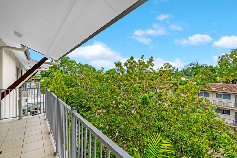 Balcony 5, Trinity Beach Retreat With Pool and Scenic Views, Cairns
