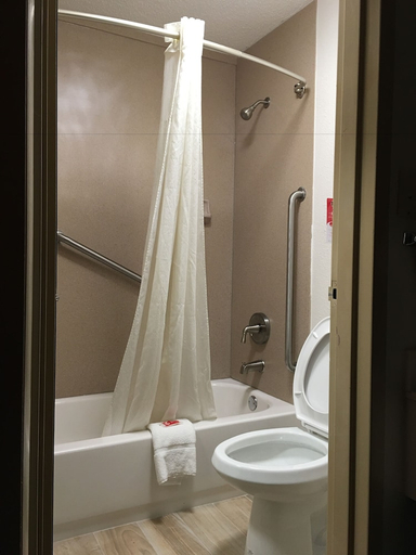 Bathroom 4, Econo Lodge Marion I-81, Smyth