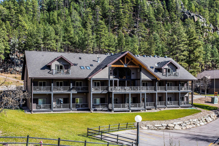 Exterior & Views