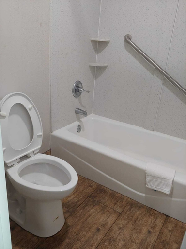 Bathroom 4, Budgetel Inn & Suites, DeKalb