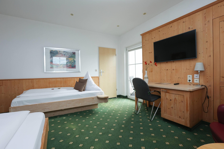 Bedroom 2, Arthotel ANA Panorama, Trademark Collection by Wyndham, Ostallgäu