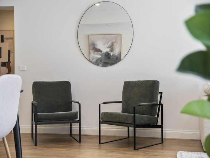 2, Spacious 3-Bed Apartment in Melbourne CBD, Melbourne