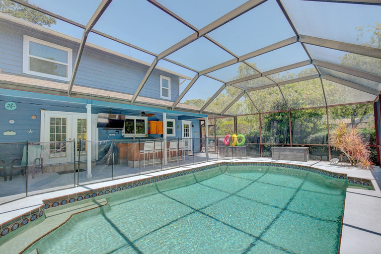 Room 4, Spacious 4 3 Retreat- Heated Pool-playroom, Pinellas