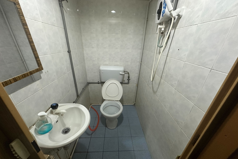Bathroom 5, Hotel No.1 Lodge, Seremban