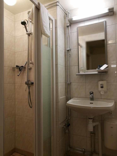 Bathroom 3, STF Wendelsberg Hotel & Hostel, Härryda