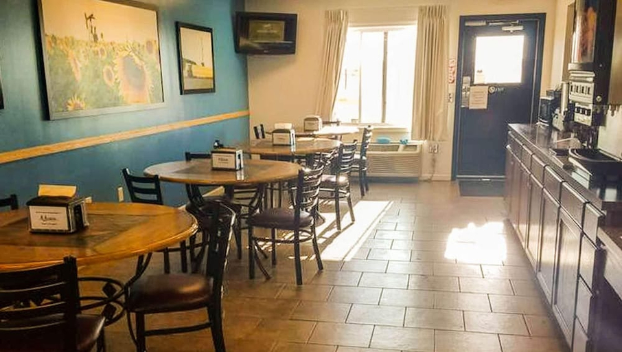 Food & Drinks 5, Ramada by Wyndham Williston, Williams
