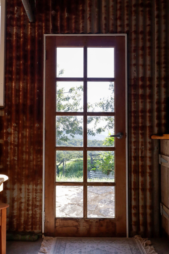 Reception 4, Charming 1-bed Farm Cabin With Wood Fire, Tenterfield
