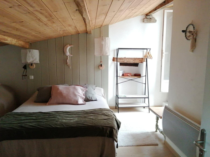 Bedroom 2, Le logis d'Hestia, Puy-de-Dôme