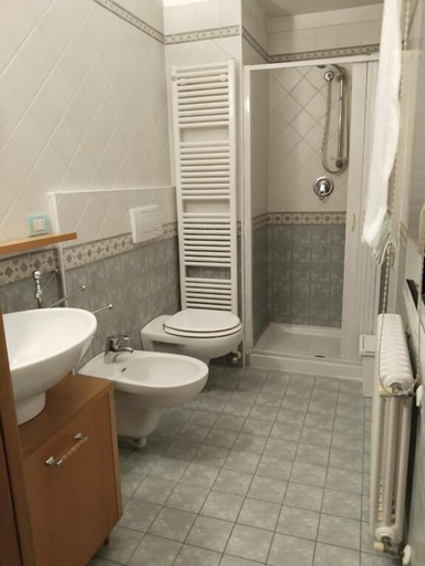 Bathroom 5, Hotel Vergilius, Rimini