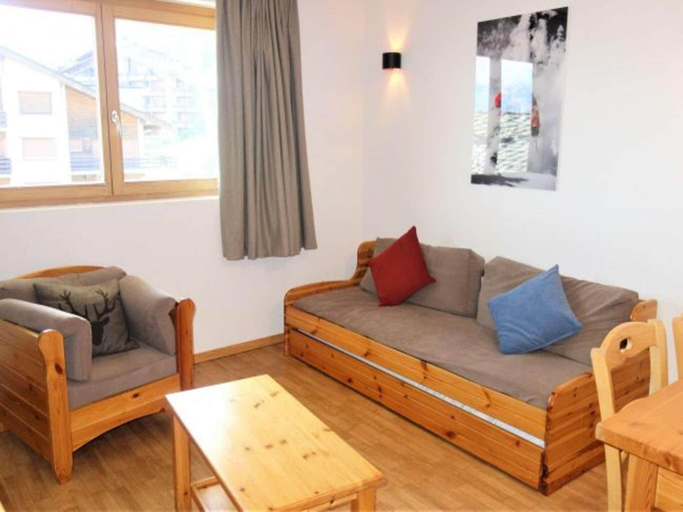 3, Spacious Apartment With Balcony, Conthey