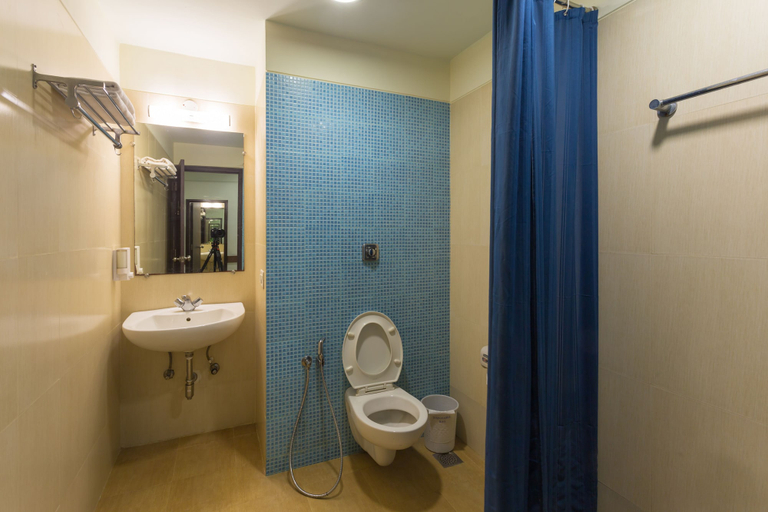 Bathroom 4, Ginger Chennai, Vadapalani, Chennai