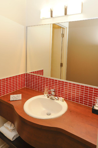 Bathroom 4, Hôtel Chicoutimi, Le Fjord-du-Saguenay