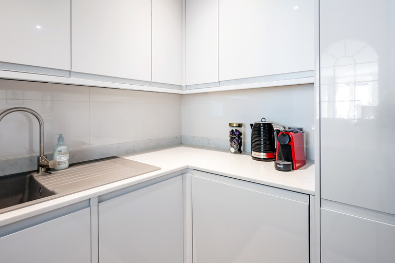 Room 5, Lords Living -3 bed in Regents Park With Terrace, London