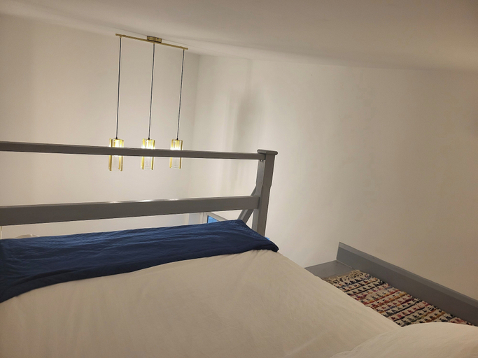 Room 2, Loft Style-1br-walkinshower-wifi-central Cork