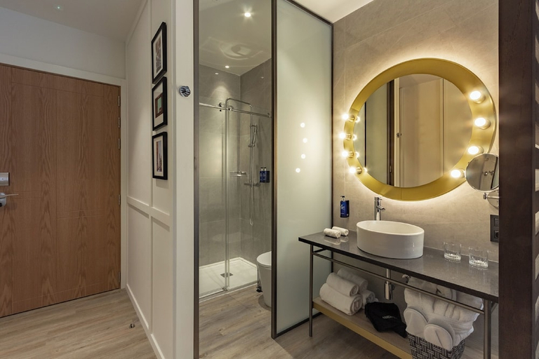 Bathroom 5, Pestana CR7 Gran Via, Madrid