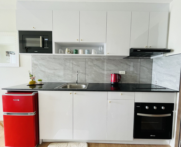 Private kitchen 2, Bright Studio Sleeps 3 With Parking and City View, Cagayan de Oro City