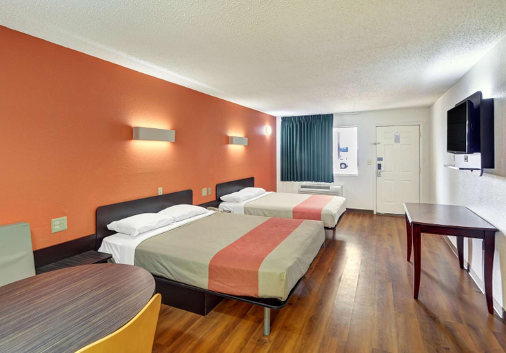 Bedroom 2, Motel6 Lindale, TX, Smith