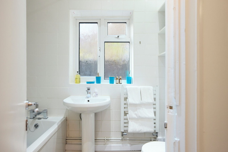 Bathroom 5, Tottenham Green Garden Flat, London
