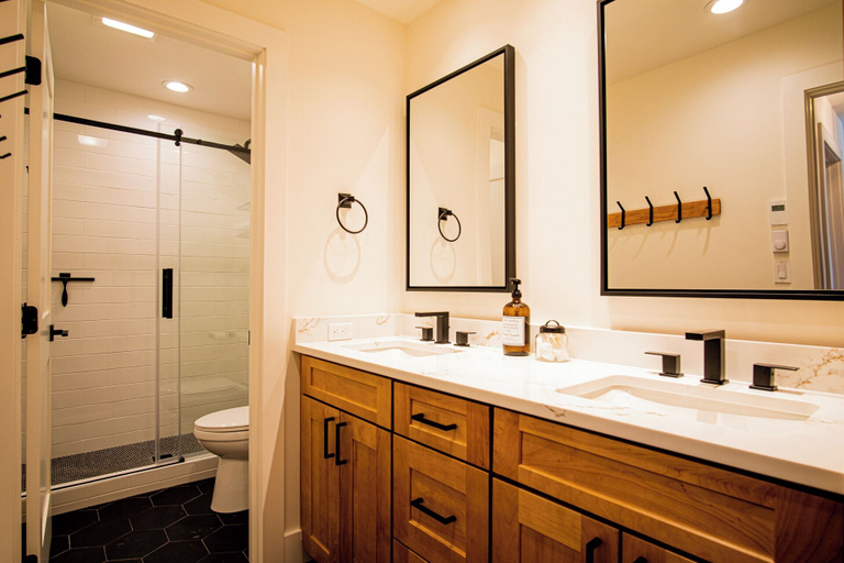 Bathroom 2, Classy, Contemporary, Cozy, Sun Valley con With Community & Resort Amenities, Blaine