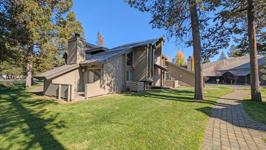 Exterior 3, Tennis Village 3 2 Bedroom Apts, Deschutes