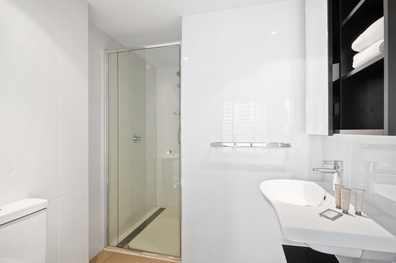 Bathroom 5, Sleek Inner-city Flat in the Heart of Melbourne, Melbourne