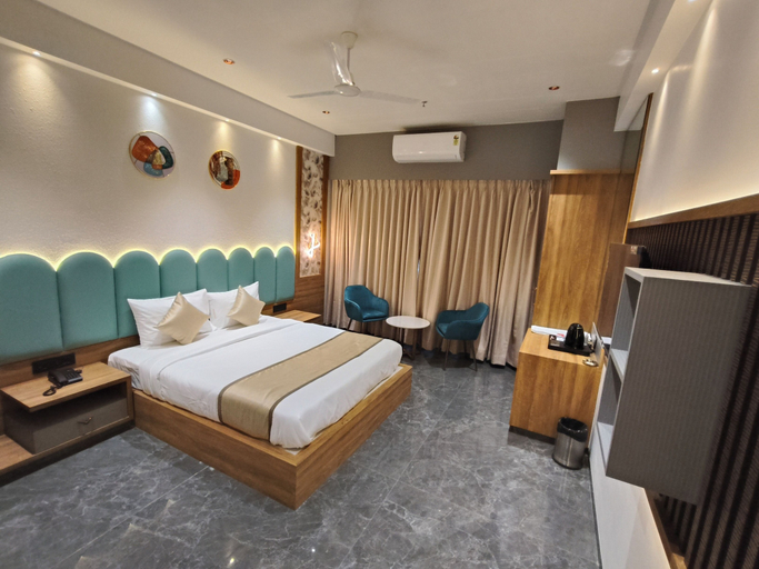 Room 2, Hotel Stellar Suites Dombivali, Thane