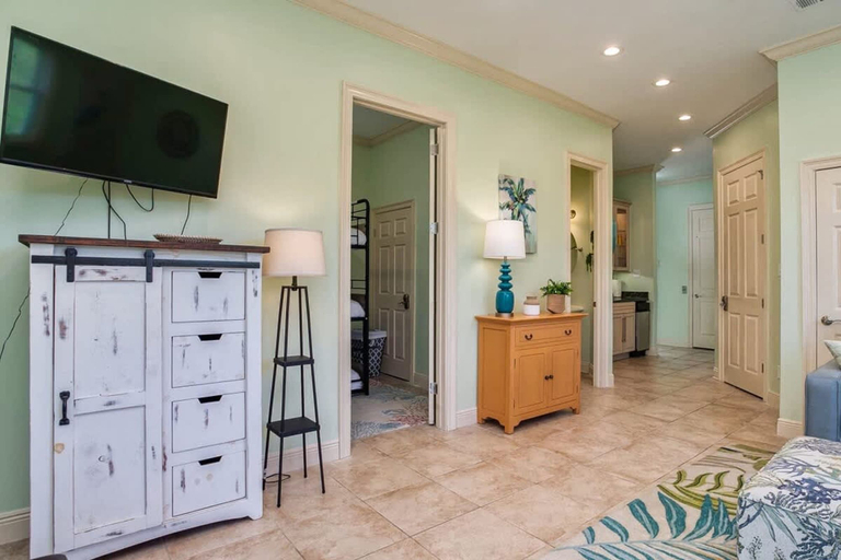 Room 5, Beach Walk Retreat Heated Pool Golf Views Main Guest House Sleeps 15, Baldwin