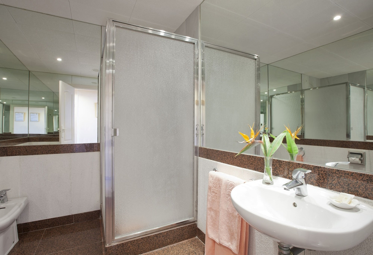 Bathroom 3, Playasol Aquapark & Spa Hotel, Almería