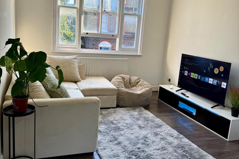 Living area 2, 2 Bed Apartment - Sleeps 4, Balcony, Pets Ok, London
