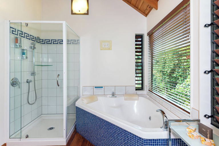 Bathroom 5, Abri Apartments, Far North