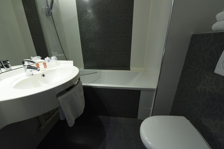 Bathroom 3, Relais St Eloi, Sure Hotel Collection by Best Western, Indre-et-Loire