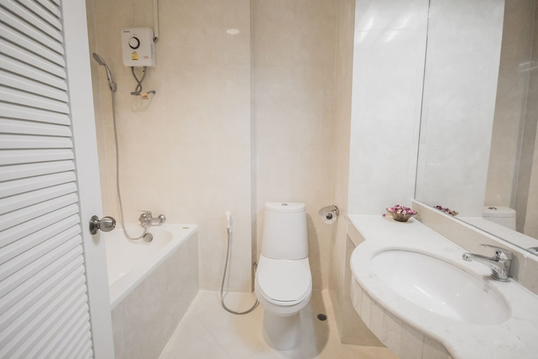Bathroom 5, Romance Hotel Srinakarin, Prawet