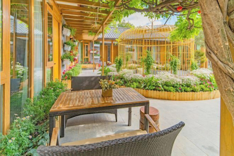 Interior 2, Anju·Rizhao Jinshan Designers' Panoramic Rooftop Cafe and Snow Mountain View, Lijiang