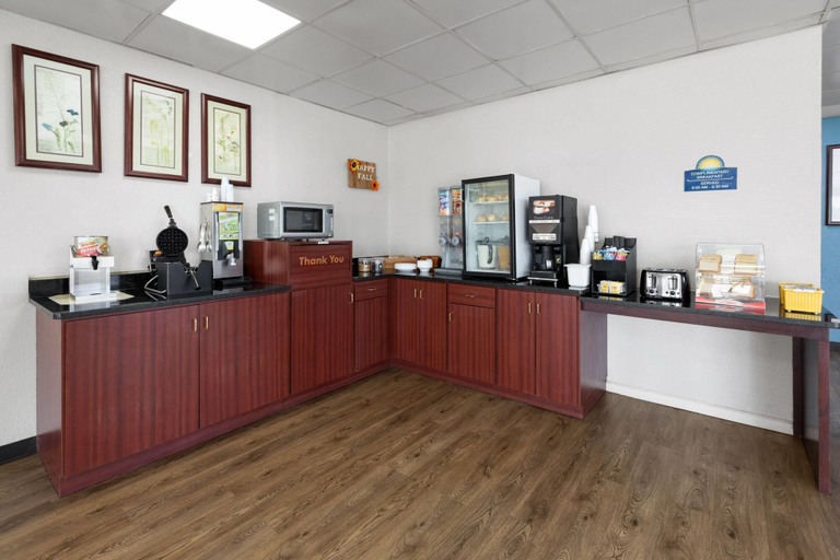 Food & Drinks 5, Days Inn by Wyndham Cambridge, Guernsey