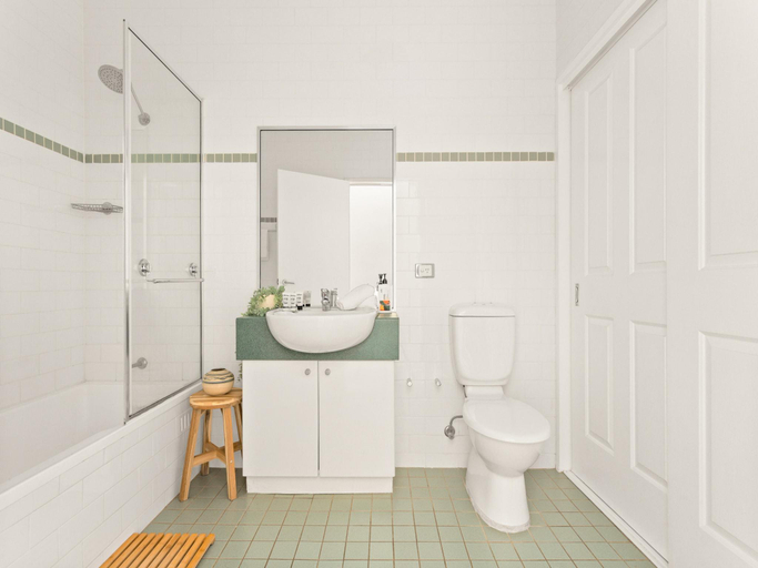 Bathroom 3, Spacious 2-Bed Townhouse with a Lush Courtyard, Sydney