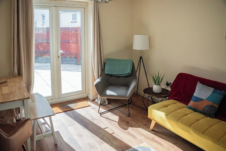 Exterior 5, Bright 4-bed Swansea Getaway With Parking, Swansea