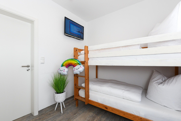 Room 4, Moderne Ferienwohnung mit Terrasse in Ruhiger Lage, Wittmund