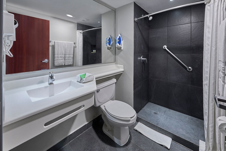Bathroom 5, City Express by Marriott Veracruz, Veracruz