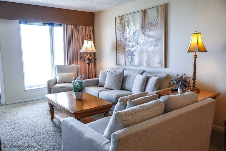 Living area 4, Edgewater 506 Minium 2 Bedroom Condo by RedAwning, Cameron