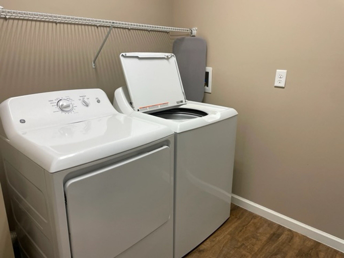 Room 5, Executive 1st Floor 2BR Dublin Area W D Gym, Franklin