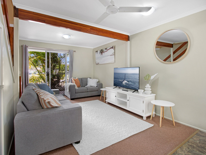 Living room 2, Relaxing Townhouse Steps from the Beach, Hervey Bay - Pt A